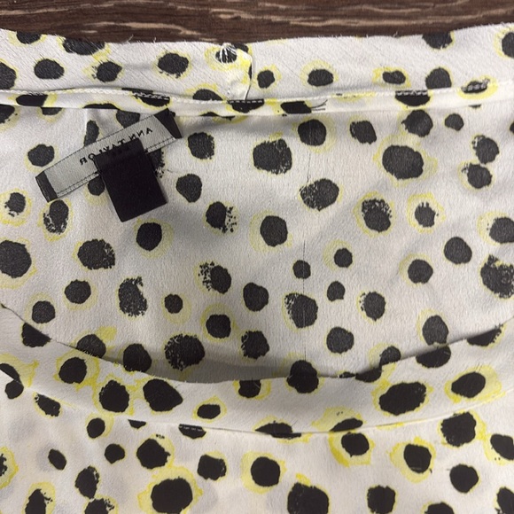Ann Taylor White with Black and Yellow Design on it size XL - Picture 6 of 7